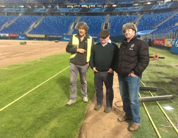 FK Zenit in Sint-Petersburg: graszodenaanleg voor WK 2019 en 2020, nu ook opdrachten voor EK-wedstrijden. Aanleg van een Mixto-hybrideveld