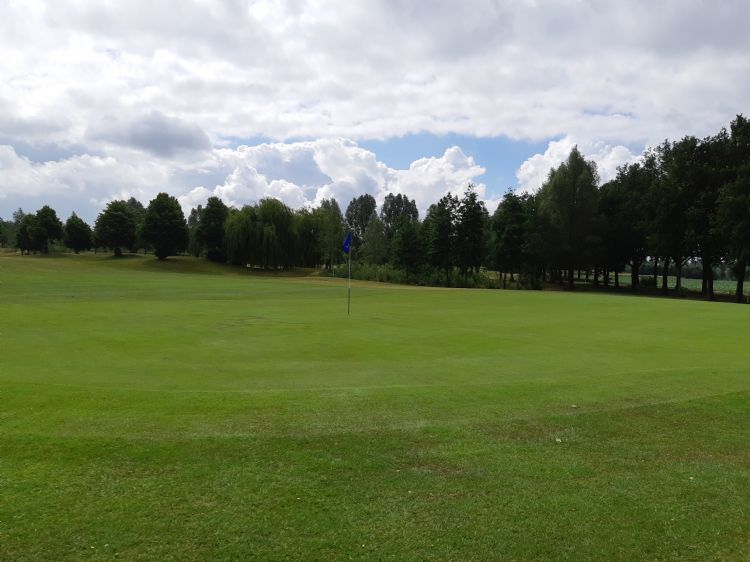 De greens liggen er strak bij. De greens liggen er strak bij.
