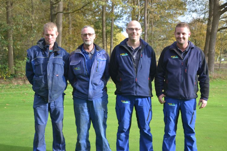 De greenkeepers op DGC De Gelpenberg: Sybrand Remmelts, Gerrit Oonk, Ronnie Edens en Remko Liezen. Op de foto ontbreekt: Stefan Otten.