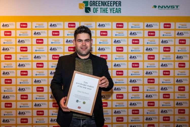 Nick Verbeet (29), assistent-hoofdgreenkeeper op Het Rijk van Nijmegen, is de nieuwe Toro Greenkeeper student of the Year.