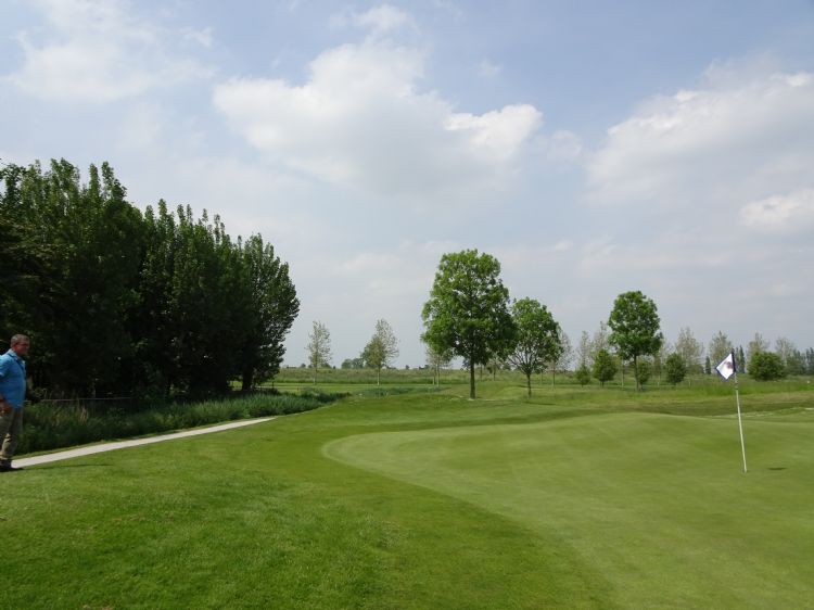 Een beeld van de golfbaan in Liemeer (Foto: archief NWST)