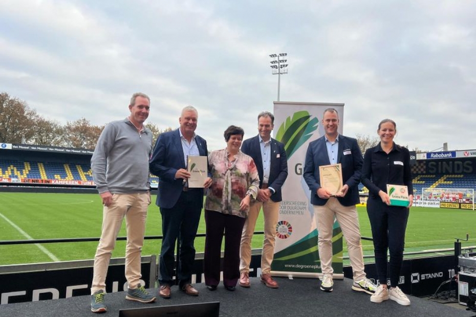 Jeroen Vos (Vos Capelle), Peter van den Eijnden (voorzitter De Groene Pluim), Wethouder Sheila Schuiijffel, Ron Vos, Bart van Kollenburg en Madelon van Dalen-Bouman (Vos Capelle)